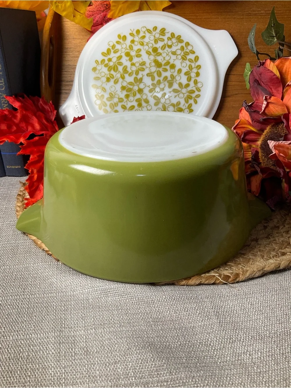 Vintage Pyrex Verde 2.5 Qt Casserole with Olive Floral Lid